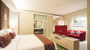 Suite | Minibar, in-room safe, desk, soundproofing