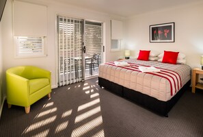 2 habitaciones, escritorio y cortinas blackout 