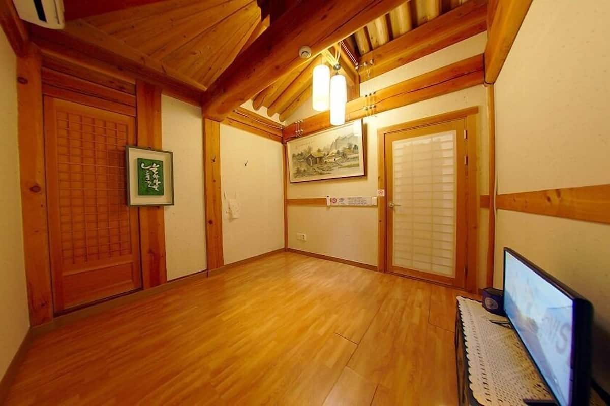 Family Room | Free WiFi