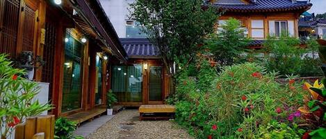 Khuôn viên nơi lưu trú