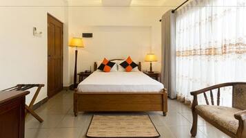 Deluxe Triple Room | Premium bedding, in-room safe, desk, iron/ironing board