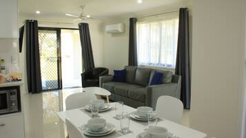 40-inch Smart TV with digital channels, TV