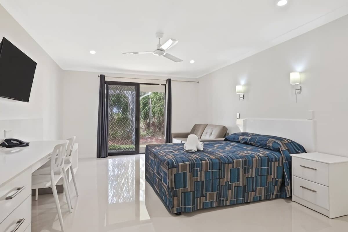 1 bedroom, premium bedding, pillowtop beds, desk