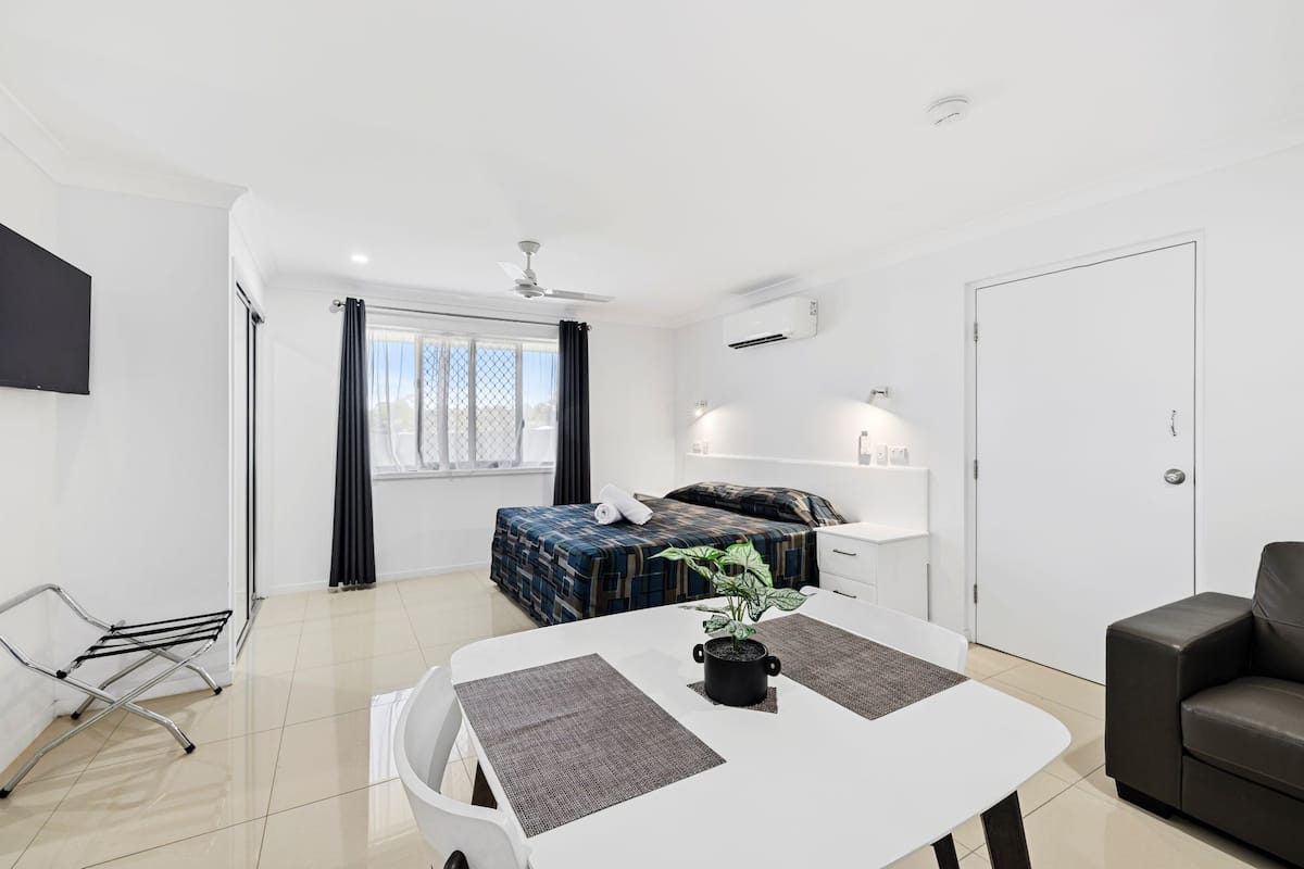 King Villa | 1 bedroom, premium bedding, pillow-top beds, desk