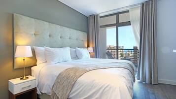 Zimmersafe, Schreibtisch, BĂŒgeleisen/BĂŒgelbrett, Babybetten