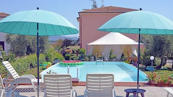 Sesongbasert utendørsbasseng