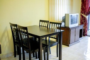 Two Bedroom Apartment | Free wired internet, bed sheets