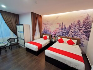 Suite familiar | Escritorio, wifi gratis, ropa de cama