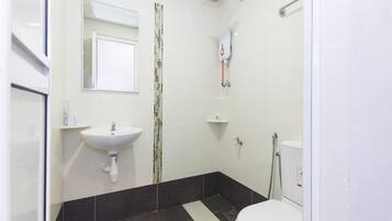 Deluxe Room | Bilik Mandi | Pancuran mandi, tuala disediakan