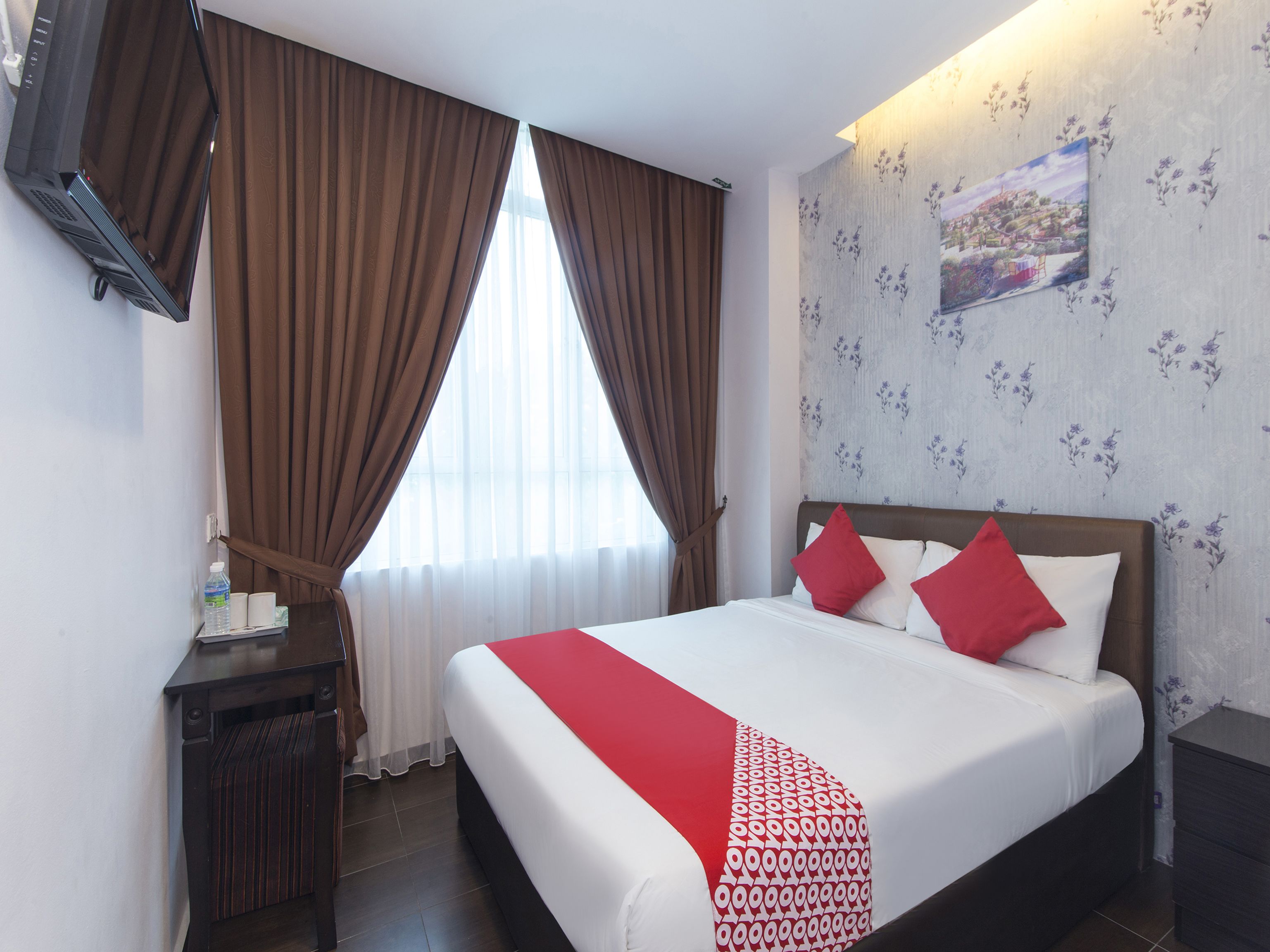 deluxe double room | desk, free wifi, bed sheets