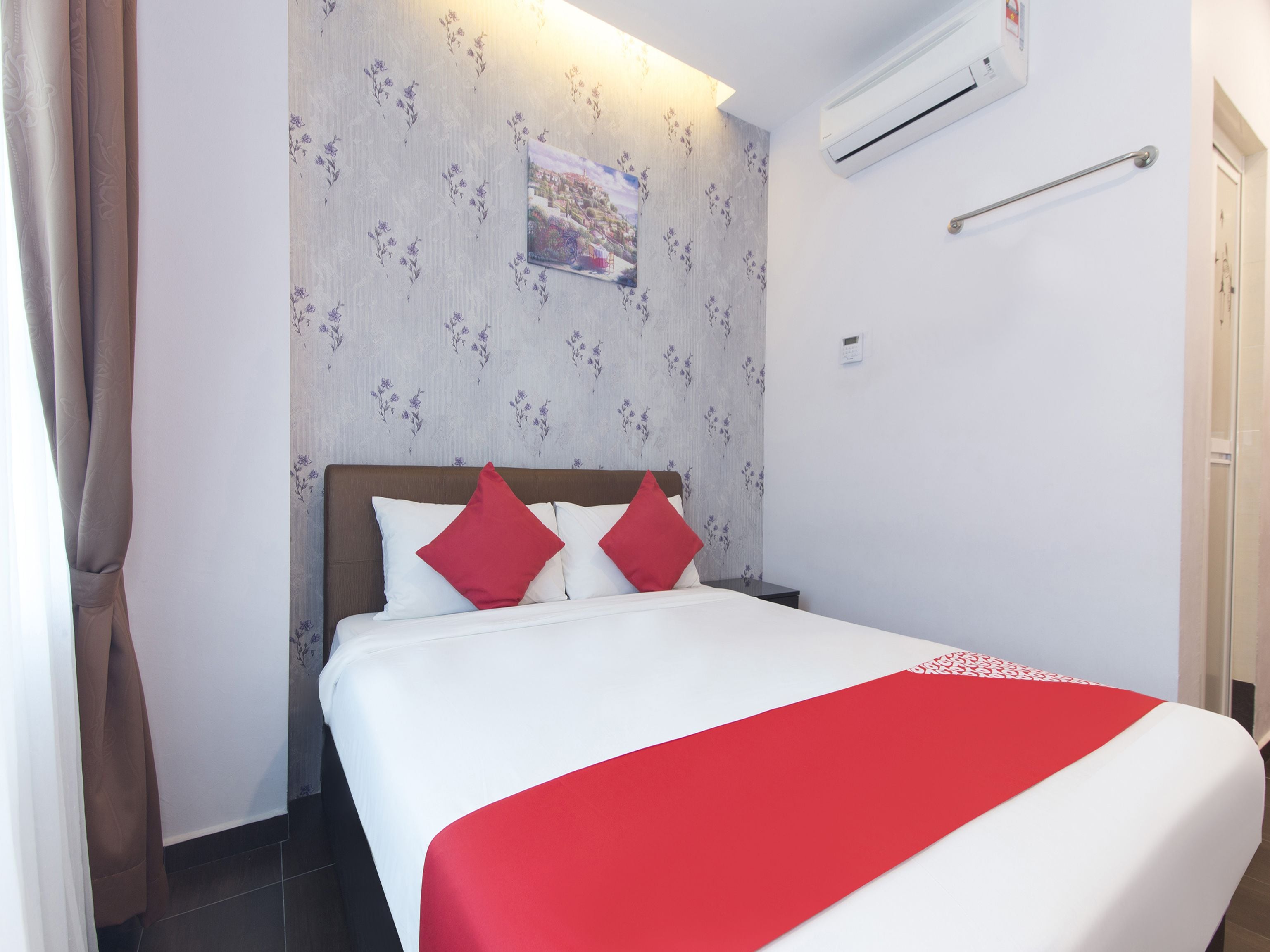 deluxe double room | desk, free wifi, bed sheets