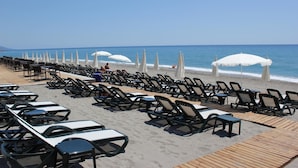 Platja privada i bar a la platja 