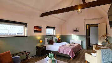 1 bedroom, hypo-allergenic bedding, blackout curtains, soundproofing
