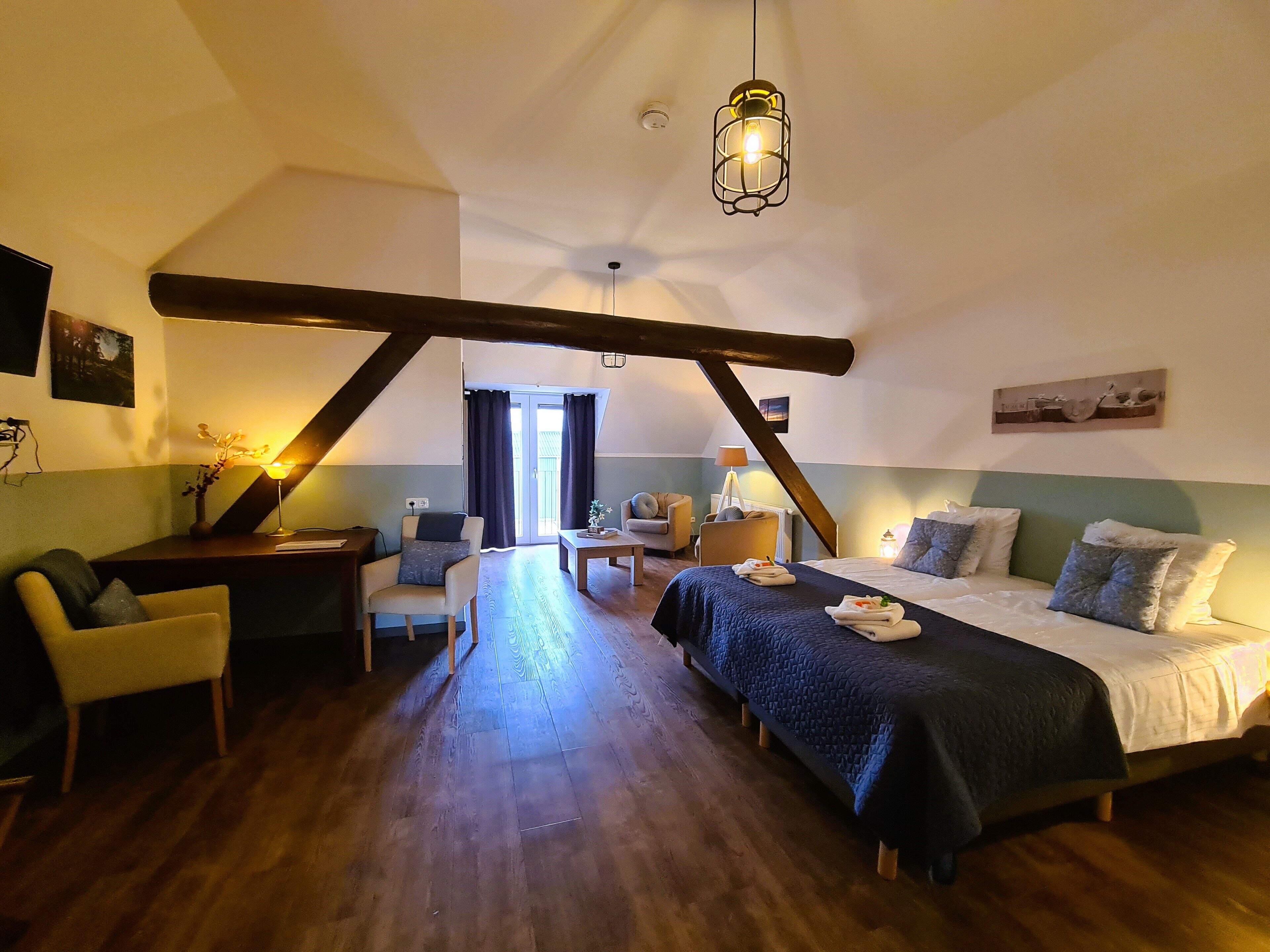 Suite Mewah, 2 Tempat Tidur Twin, Bebas Asap Rokok, lantai eksekutif | 1 kamar tidur, seprai antialergi, tirai kedap cahaya, dan kedap suara