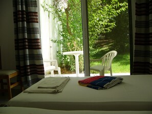 三人房, 花园景观, 一层 (Terrace) | 客房景观