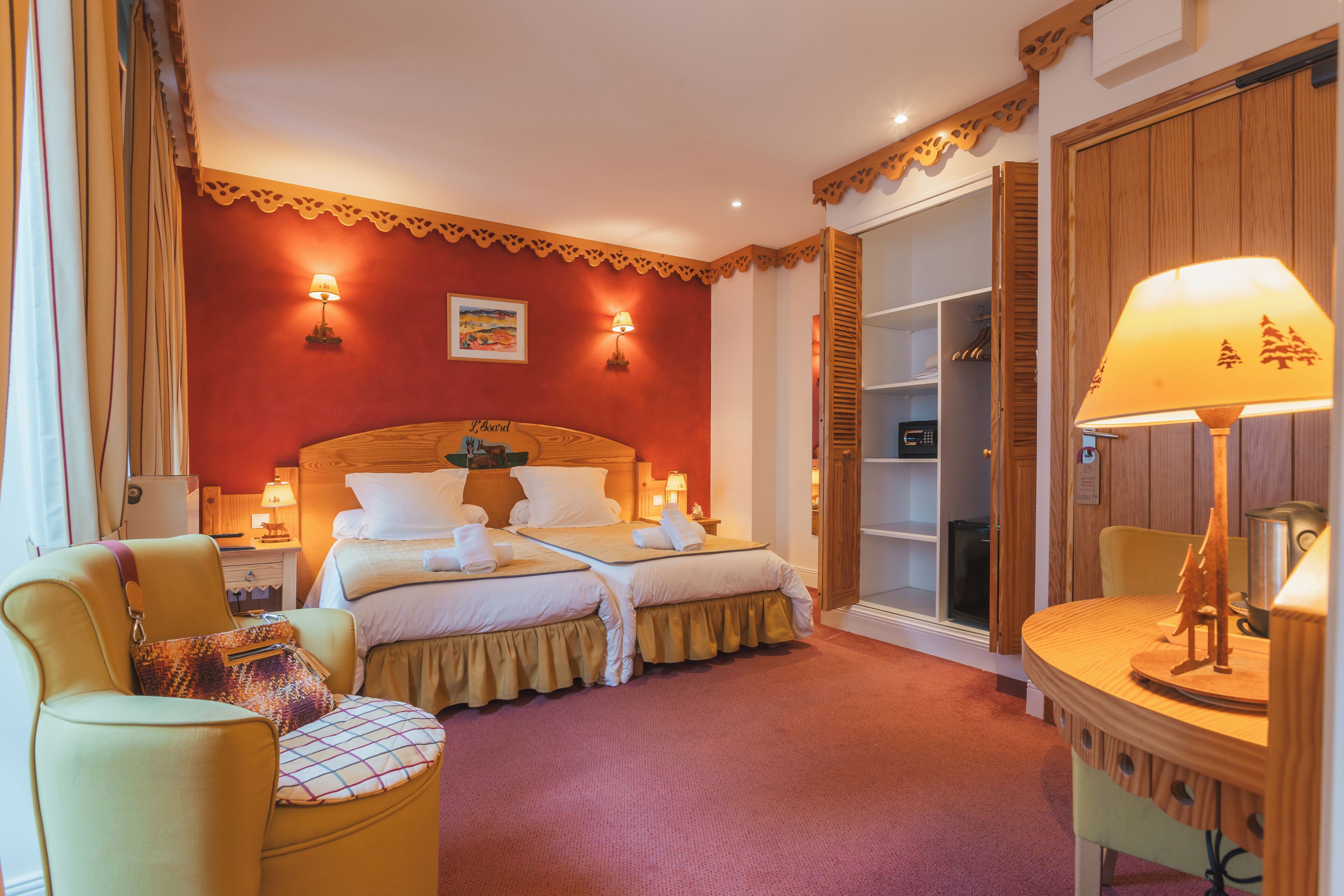 superior double room, 1 queen bed | 1 bedroom, minibar, in-room safe, desk