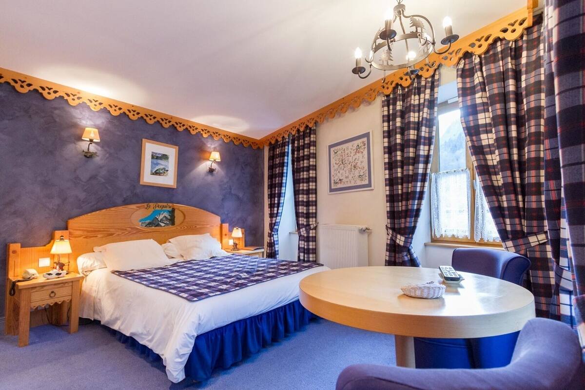 superior double room, 1 queen bed | 1 bedroom, minibar, in-room safe, desk