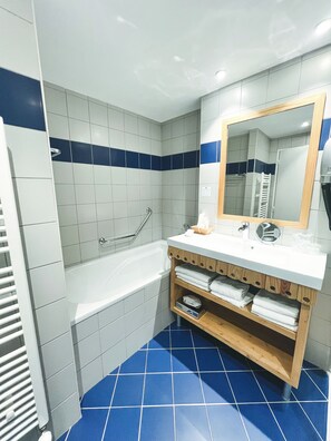 Chambre Triple Supérieure | Salle de bain