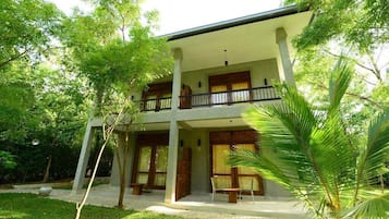 Minibar, in-room safe, desk, iron/ironing board