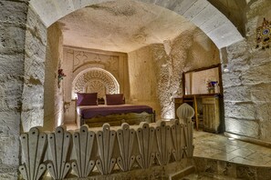Deluxe Double Room (Cave) | Premium bedding, minibar, in-room safe, desk - Hidden Cave (Nevsehir)