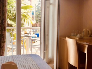 Quarto casal premium | Cofres nos quartos, ferros/tábuas de passar roupa, Wi-Fi de cortesia