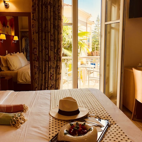 Premium Double Room | In-room safe, iron/ironing board, free WiFi. George