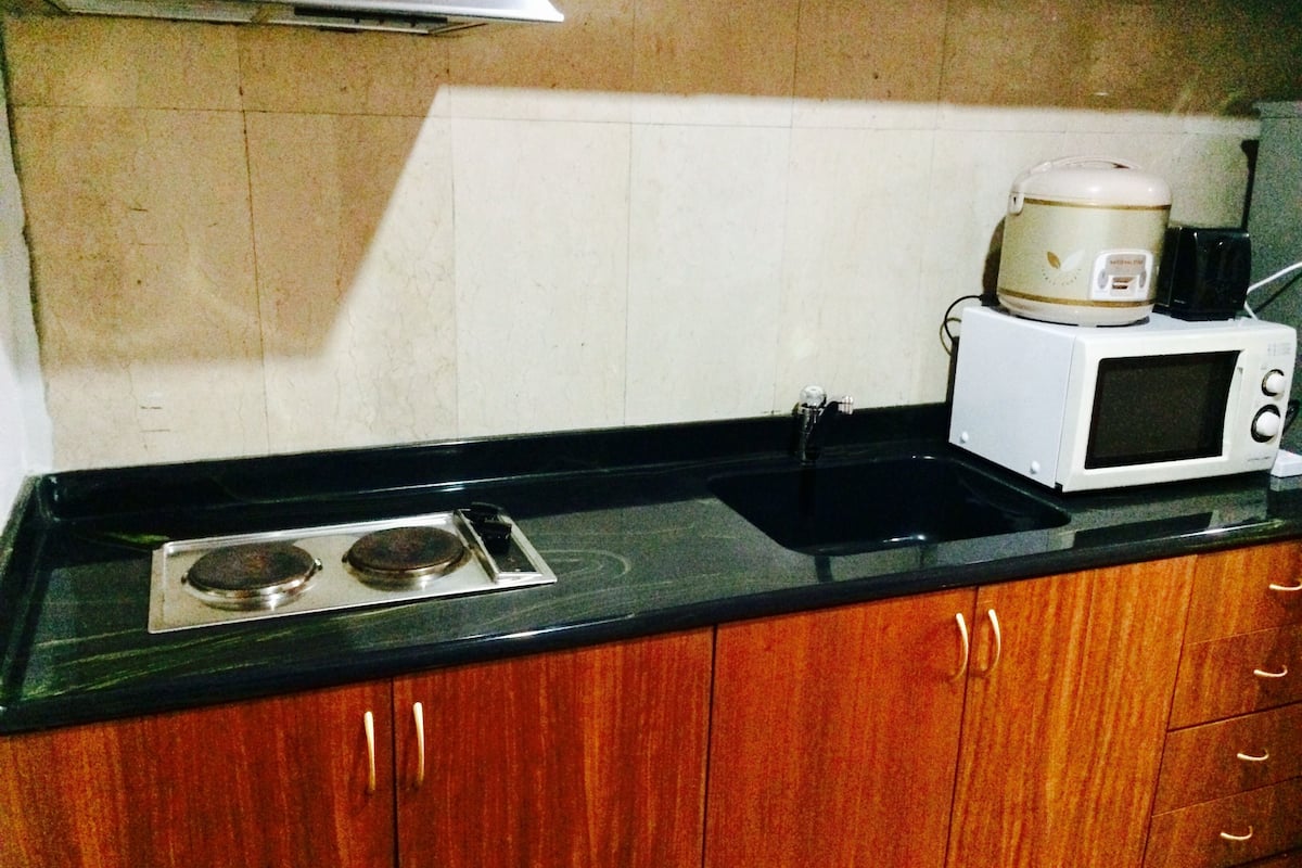 executive suite | 1 bedroom, premium bedding, in-room safe, desk