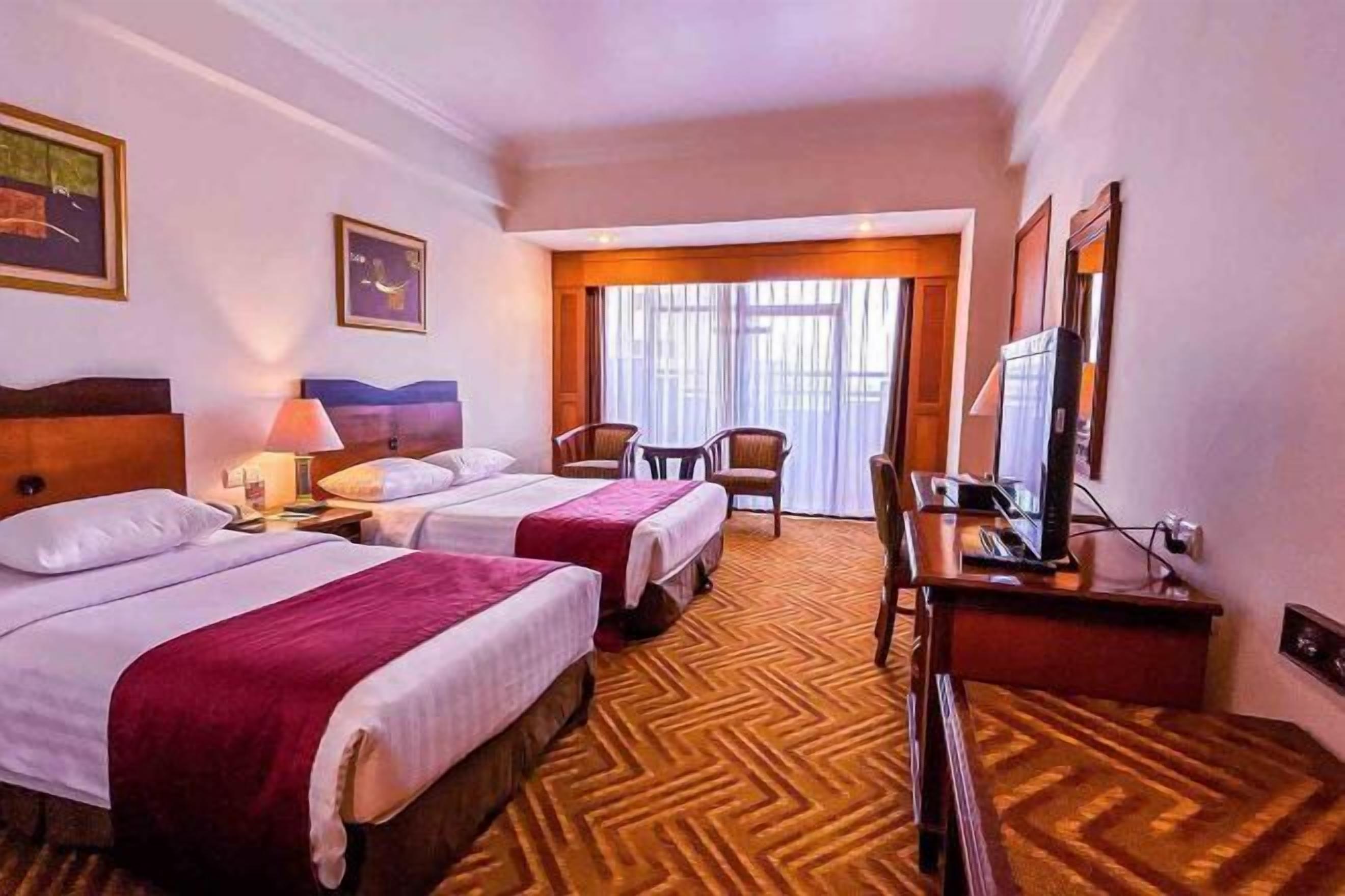 Premium bedding, in-room safe, desk, iron/ironing board