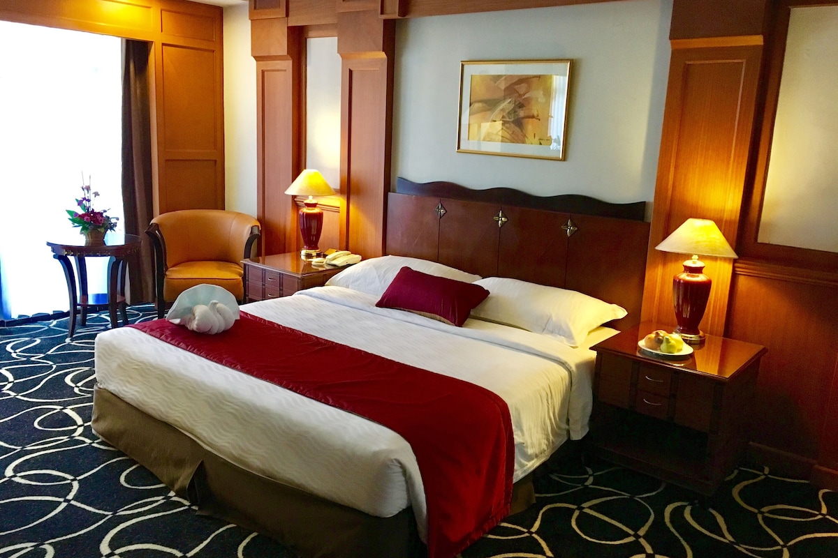 Premium bedding, in-room safe, desk, iron/ironing board (on request)