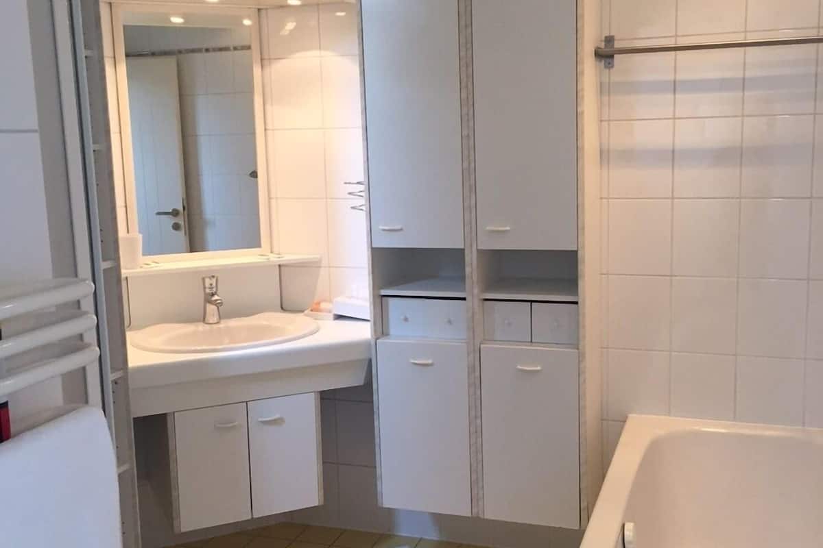 apartment, 2 bedrooms | bathroom | shower, hair dryer, bathrobes, towels