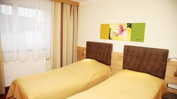 Double or Twin Room (Haus Marktplatz) | In-room safe, desk, laptop workspace, soundproofing