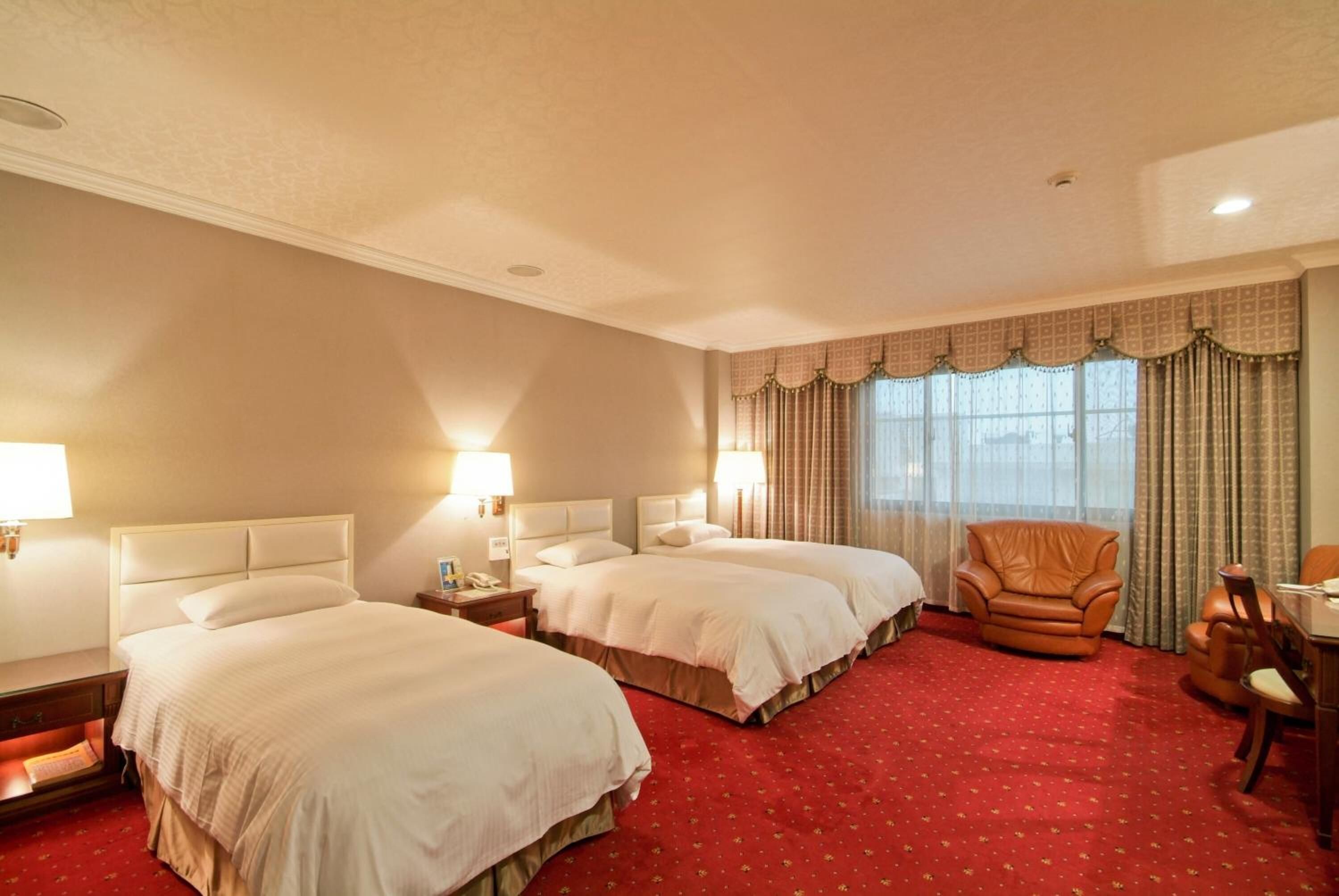 premium bedding, desk, free wifi, bed sheets