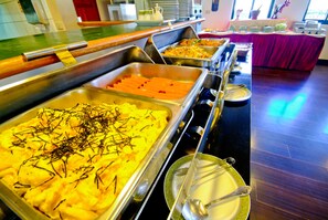 Sarapan bufet setiap hari (TWD 270 seorang)