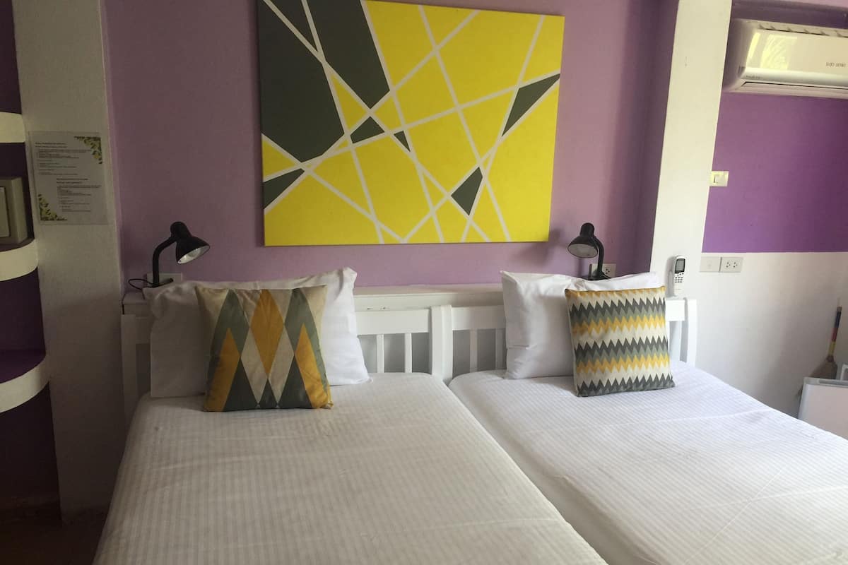 Standard Room, 2 Twin Beds | 1 bedroom, in-room safe, free WiFi, bed sheets