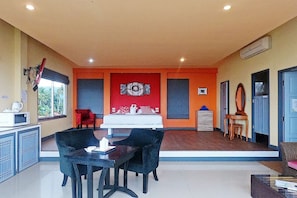 Caja de seguridad en la habitación, wifi gratis y ropa de cama