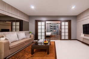 Deluxe Suite | Living area | 40-inch flat-screen TV with satellite channels, TV - Grand Asoke Suites Boutique Residence (Bangkok)