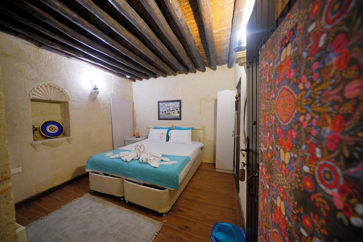 Economic Double Room | 1 bedroom, premium bedding, down comforters, individually decorated