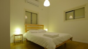 1 bedroom, in-room safe, blackout drapes, iron/ironing board - Hatzmaot - Bat Yam (Bat Yam)
