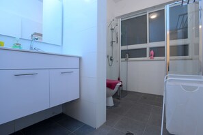 Apartment, 1 Bedroom (Hatzmaot near the beach) | 1 bedroom, in-room safe, blackout drapes, iron/ironing board - Hatzmaot - Bat Yam (Bat Yam)