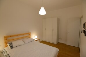 Apartamento, 1 quarto (Arlozerov near the sea) | 1 quarto, cofres nos quartos, cortinas blackout