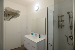 Shower, free toiletries, hair dryer, towels