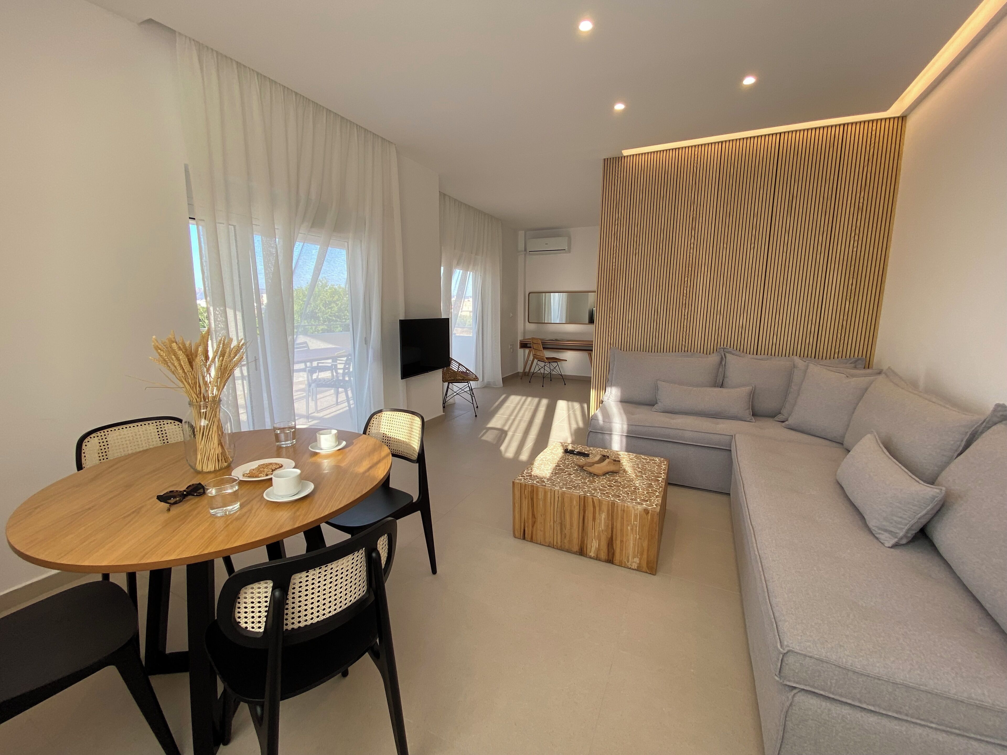 Apartamento Confort | Zona de estar | Una televisión de pantalla plana