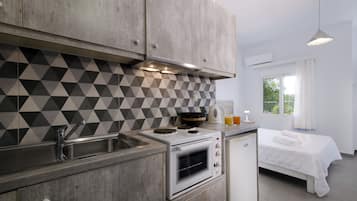 Refrigerador, horno, placa de cocina, cafetera/tetera