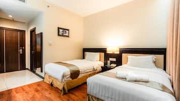 Habitación superior con 1 cama matrimonial o 2 individuales | Escritorio, cortinas blackout y insonorización