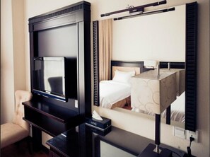 Kamar Deluks, 2 Tempat Tidur Twin | Meja kerja, tirai kedap cahaya, kedap suara, dan setrika/meja setrika