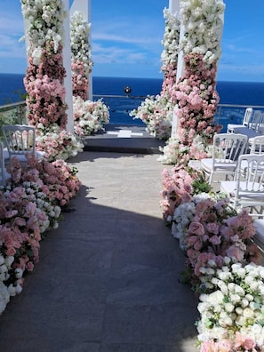 Outdoor wedding area - Villa Being - Tobago Luxury B&B (Plymouth)