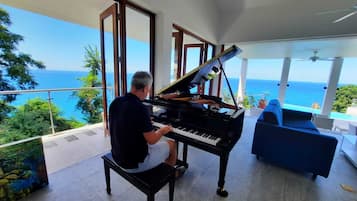 Grand kamer, 1 slaapkamer, uitzicht op zee | Woonruimte