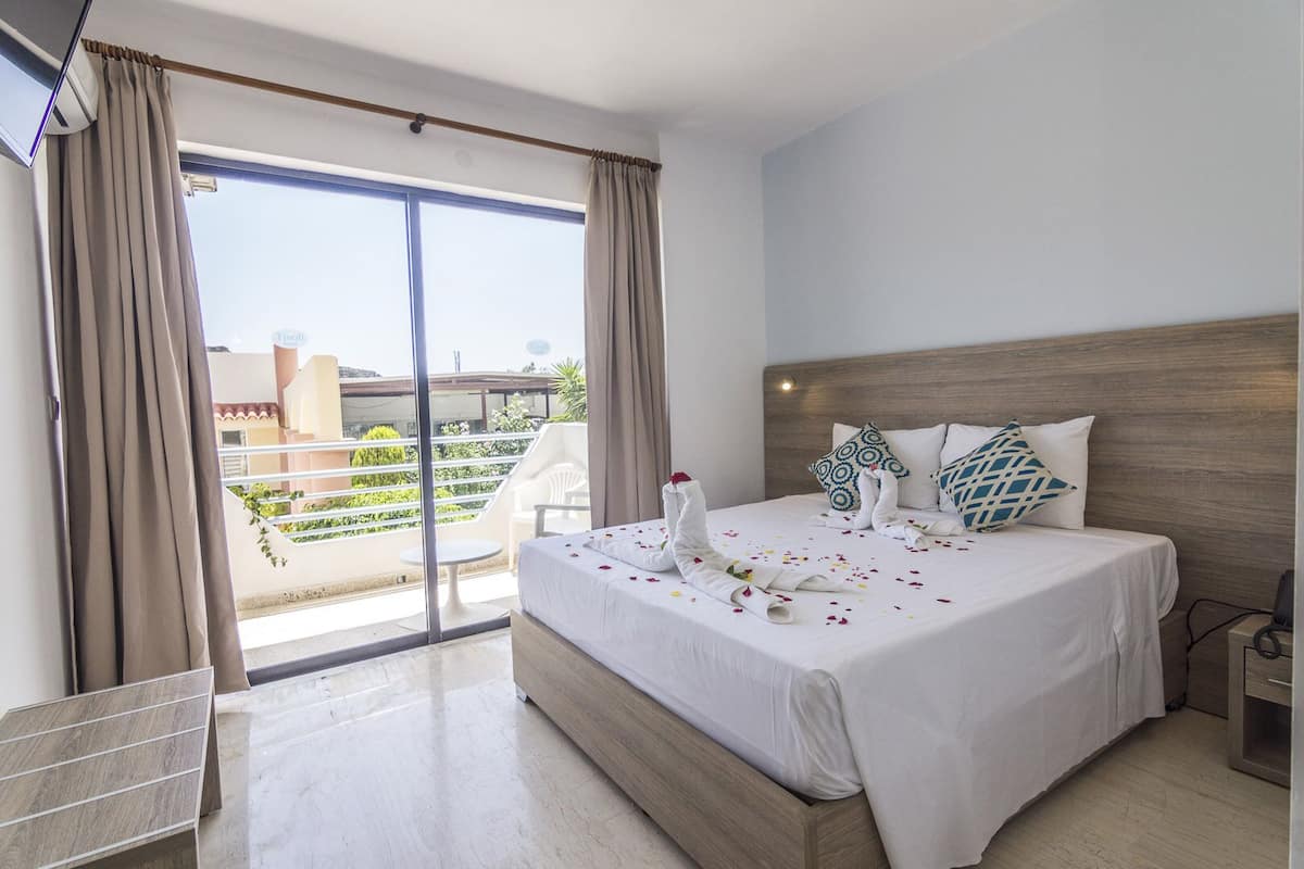 superior deluxe double or twin room | 3 bedrooms, iron/ironing board, free wifi, bed sheets