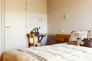 Desk, soundproofing, cribs/infant beds, free WiFi - Hoevehotel Ronse (Ronse)
