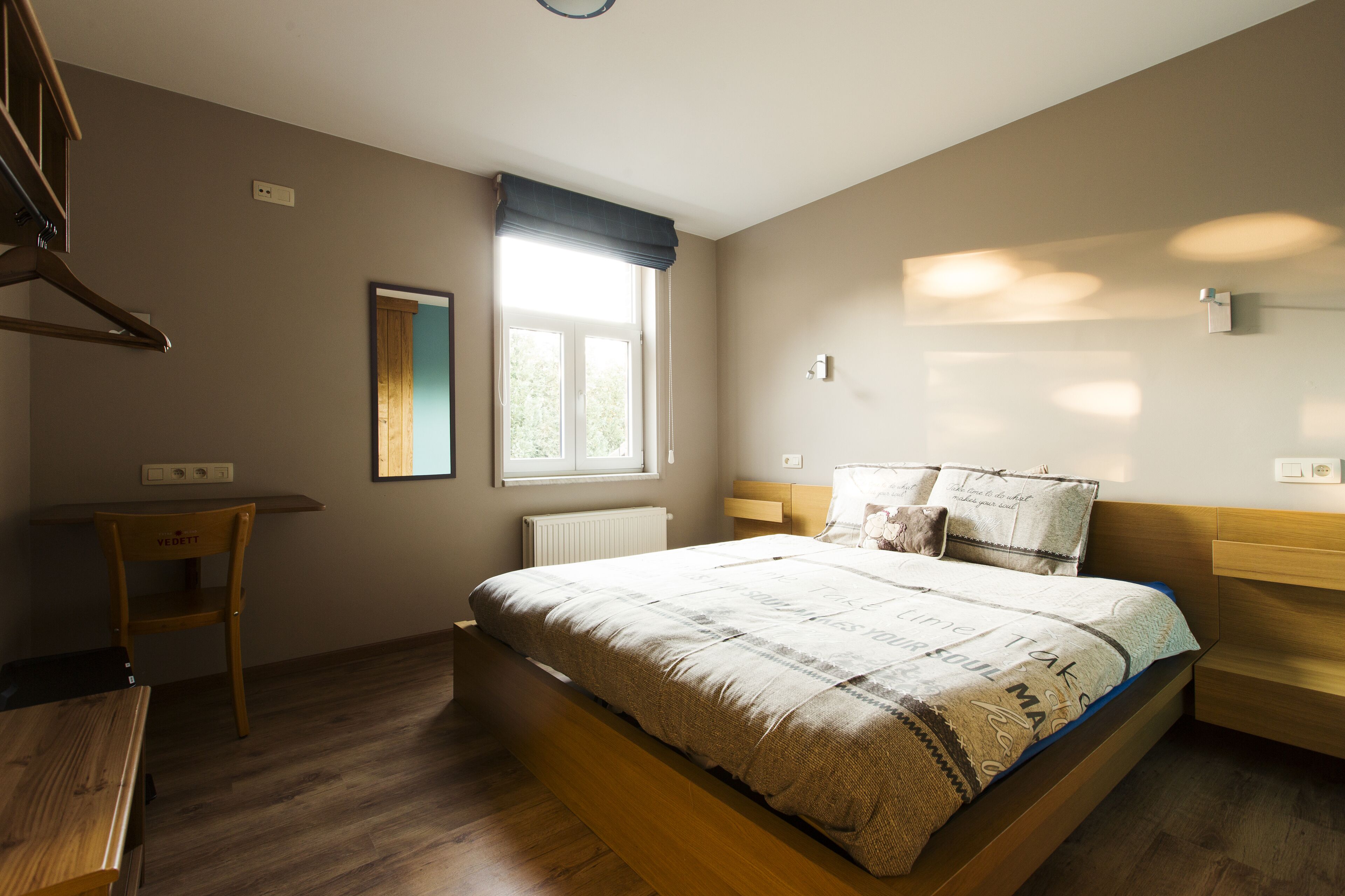 Desk, soundproofing, cots/infant beds, free WiFi